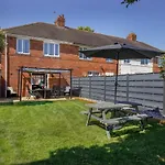 The Dodsworth Modern 4 Bedroom House, Sleeps 8
